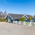 Holiday home Aika - 450m From The Sea By Interhome *