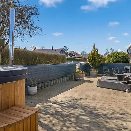 Holiday home Aika - 450m From The Sea By Interhome *